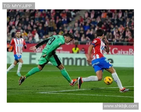 西甲激战AC米兰狂胜曼联四球大捷帽子戏法引爆全场热情