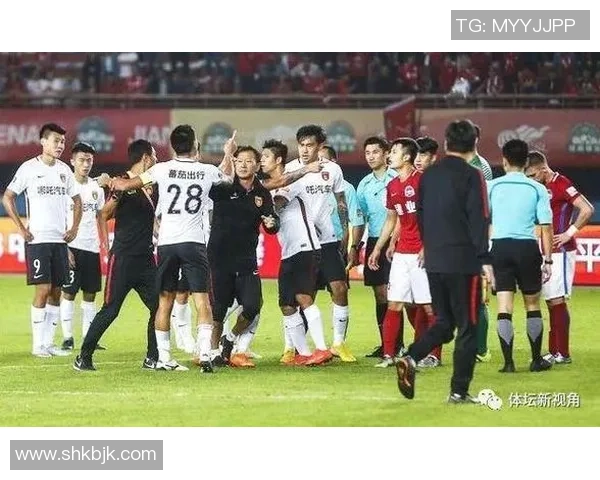 西甲热刺逆转本菲卡争议判罚引发全场热议与球迷愤怒 西甲热刺逆转本菲卡争议判罚引发全场热议与球迷愤怒