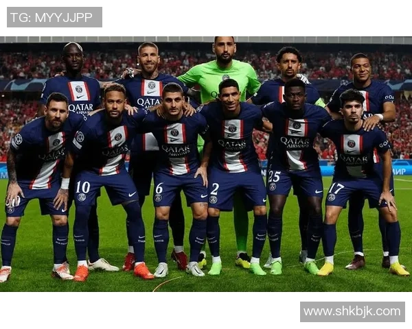 中超激战曼联与巴黎圣日耳曼战成平局补时进球引发全场狂欢 中超激战曼联与巴黎圣日耳曼战成平局补时进球引发全场狂欢