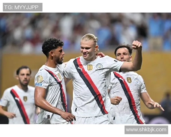 世界杯精彩对决尤文图斯大胜曼城红牌争议引发全场热议与战术分析 世界杯精彩对决尤文图斯大胜曼城红牌争议引发全场热议与战术分析