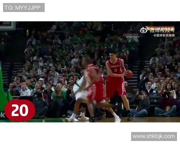 姚明在现实视频中展现篮球技巧与个人魅力的精彩瞬间回顾