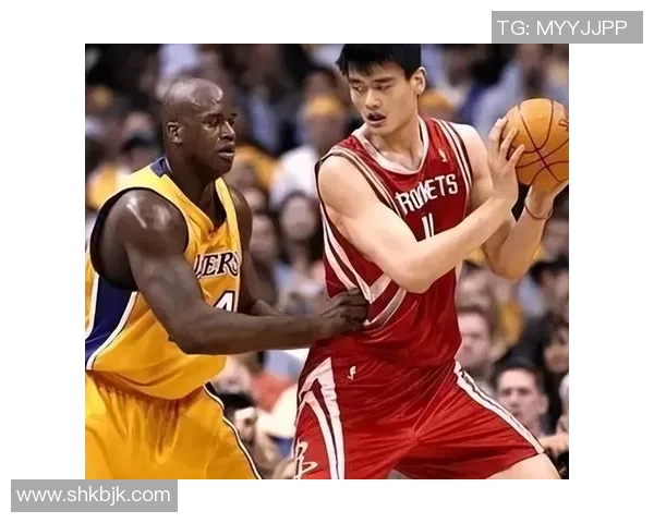 姚明佩戴的独特项链图片展示了他的个人风格与篮球传奇魅力