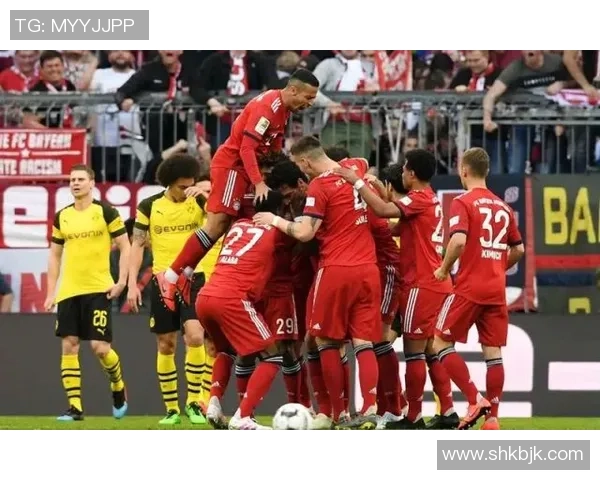 德甲经典对决拜仁绝杀多特蒙德全场沸腾瞬间回顾