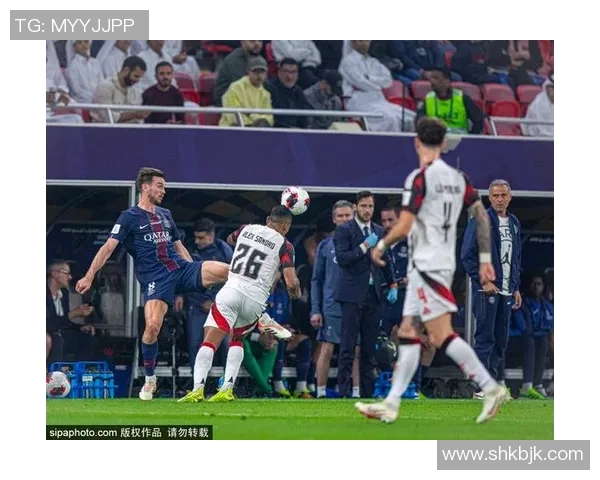 欧冠激战：AC米兰大胜拜仁五球狂潮红牌事件引发全场热议