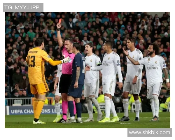 西甲激战:尤文图斯逆转巴黎圣日耳曼引发争议判罚全场沸腾 西甲激战:尤文图斯逆转巴黎圣日耳曼引发争议判罚全场沸腾