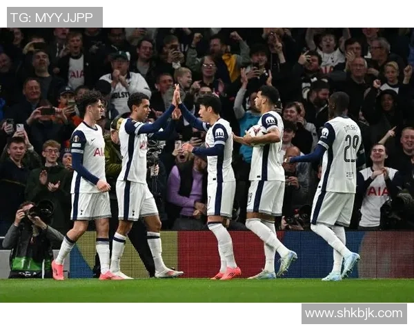 欧联杯精彩对决里昂狂胜热刺六球大战乌龙球引发全场沸腾