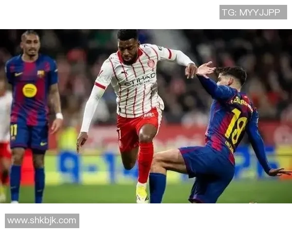 西甲激战AC米兰惊险逆转巴萨补时绝杀引发争议与狂欢 西甲激战AC米兰惊险逆转巴萨补时绝杀引发争议与狂欢