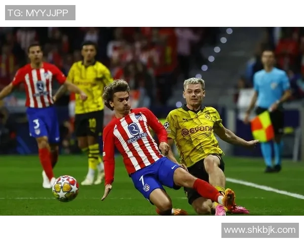 欧冠激战：马竞6-2狂胜巴萨绝杀时刻引发争议判罚全场沸腾