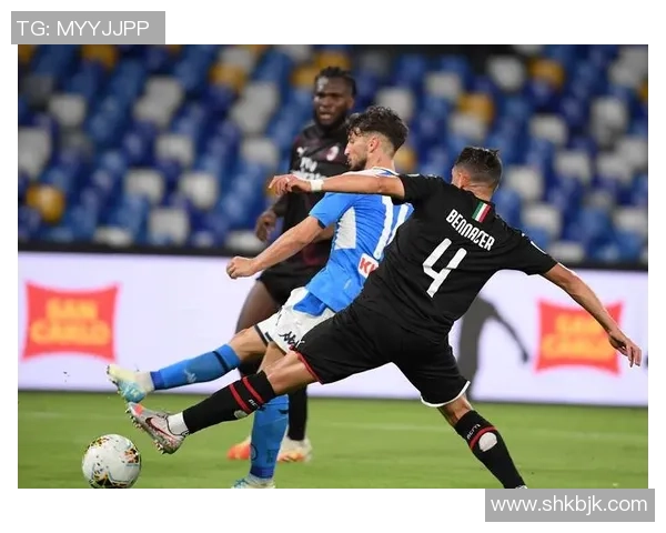 意甲激战：利物浦险胜那不勒斯红牌事件引发全场热议与激情