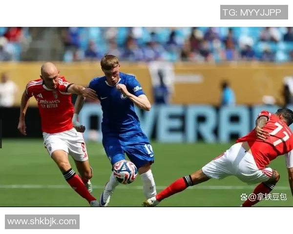 西甲激战:本菲卡大胜切尔西争议判罚引发全场沸腾 西甲激战:本菲卡大胜切尔西争议判罚引发全场沸腾